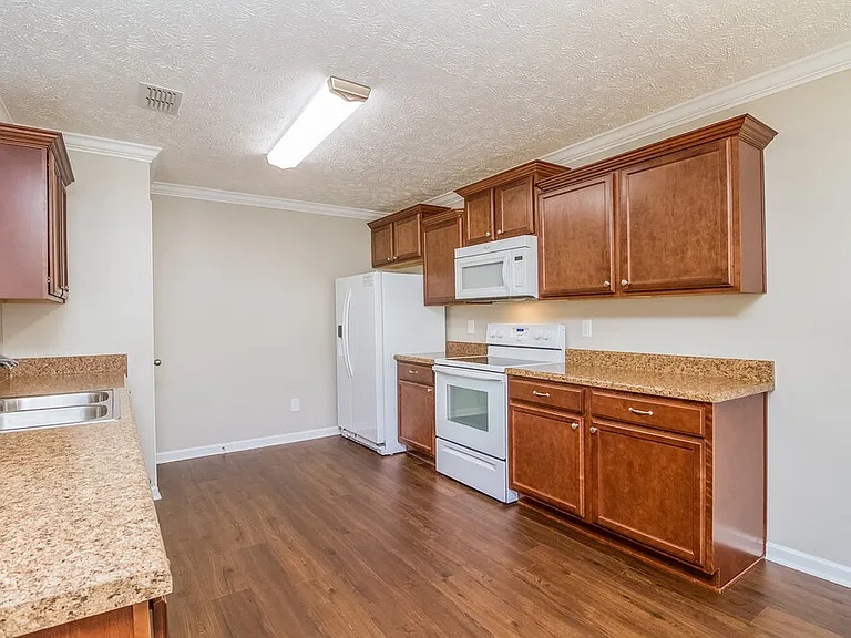 327 Sarava Ln — Photo 8