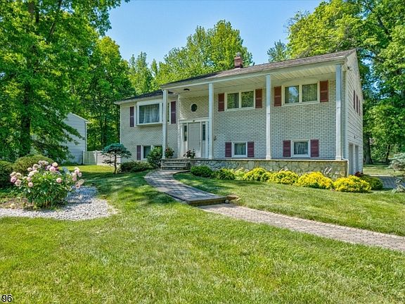 3rd image of 57 Robbins Ave