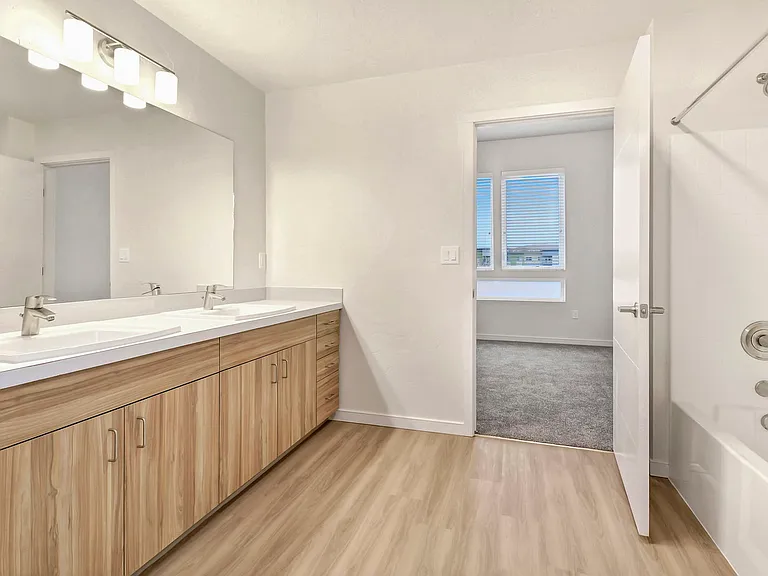 Parkway Apartments — Photo 48
