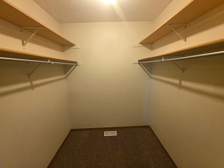 1009 Valley Side Dr — Photo 18
