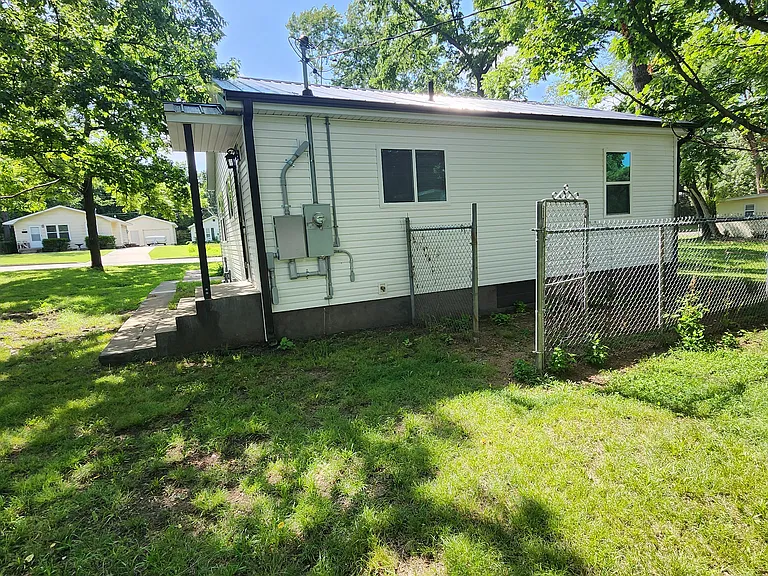 211 S Brownell Ave — Photo 6