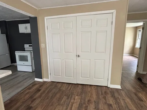 2889 Mercer Rd Floor 2, New Castle, PA 16105