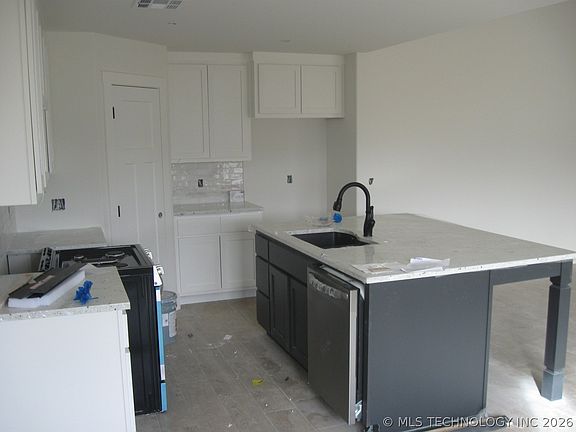 5th image of 1545 S 4260th Rd