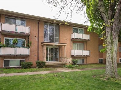 22091 River Oaks Dr APT C3, Rocky River, OH, 44116