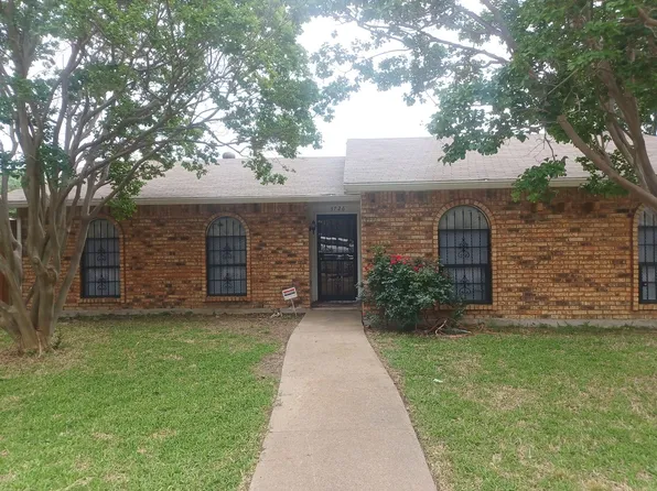 3726 Red Oak Dr, Garland, TX 75043