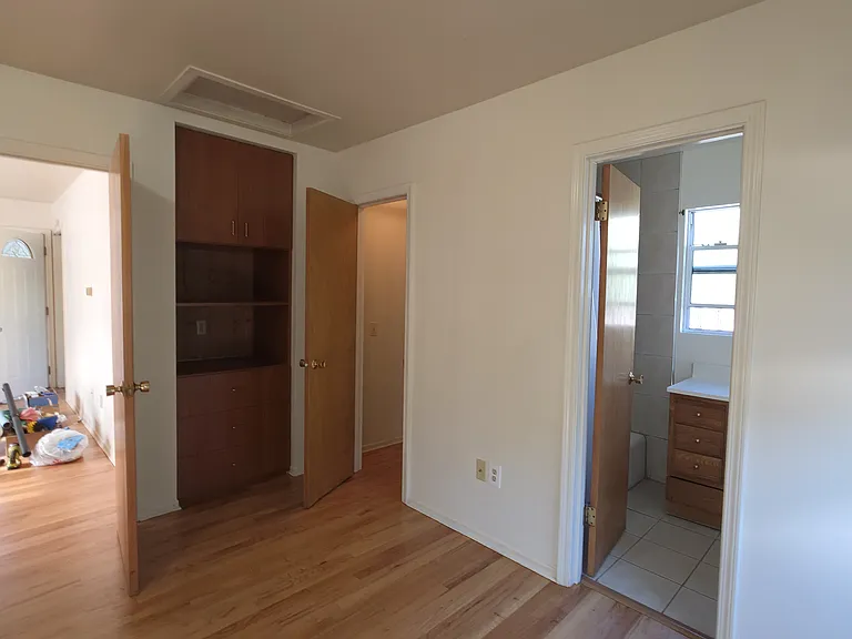 1844 1/2 So Chapel Ave — Photo 3