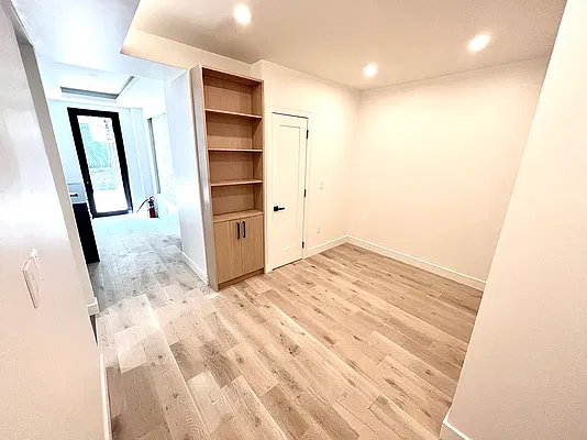 Bedroom, photo 1