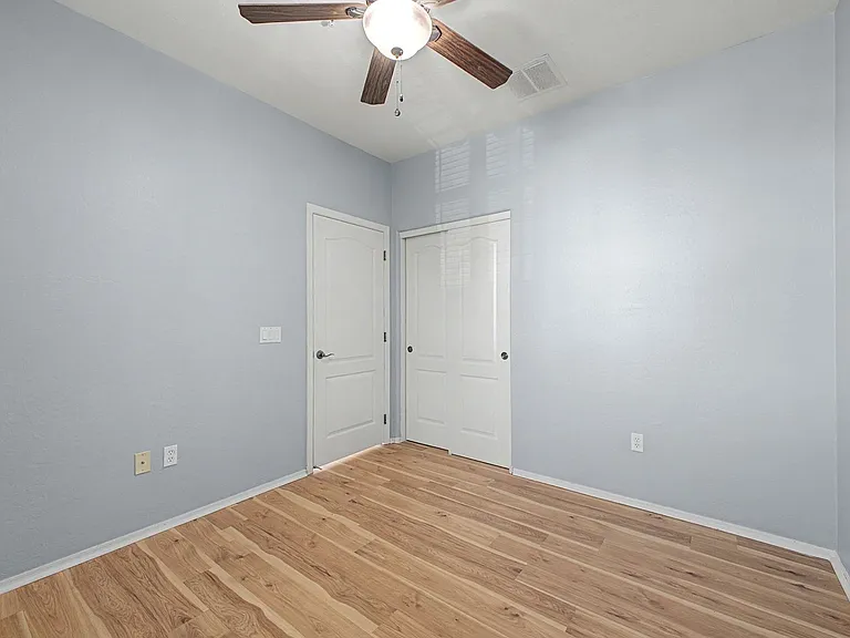 2233 E Huntington Dr — Photo 22
