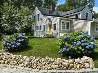 9 James Pl, Oak Bluffs, MA 02557