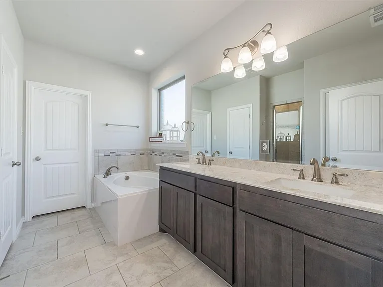 717 Seabourne Dr — Photo 14