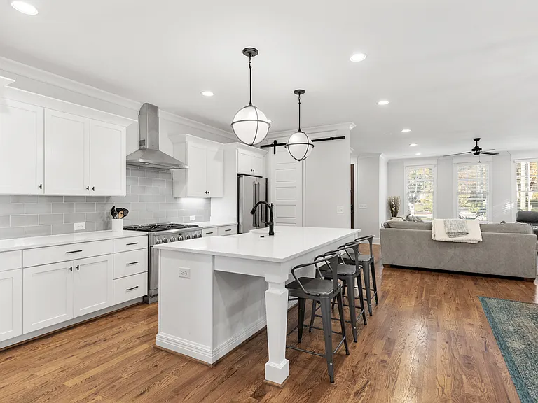 843 Clayton Ave — Photo 13