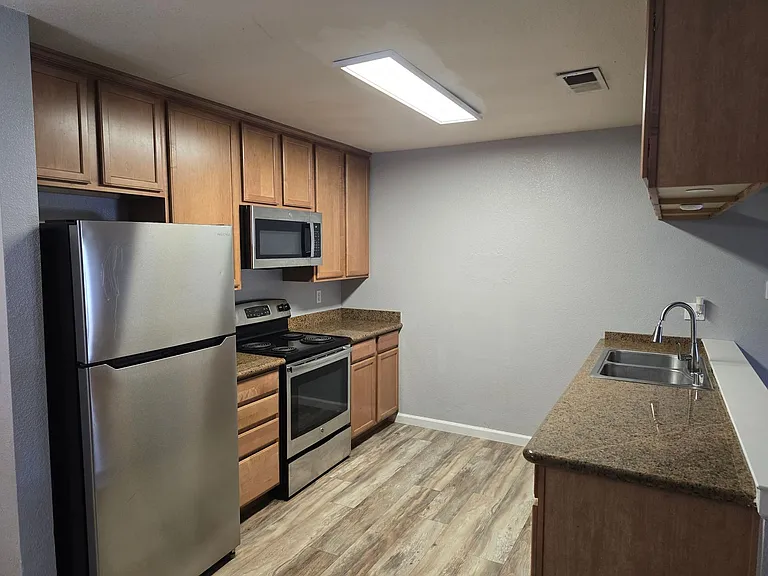 1114 Nord Ave #11 — Photo 6