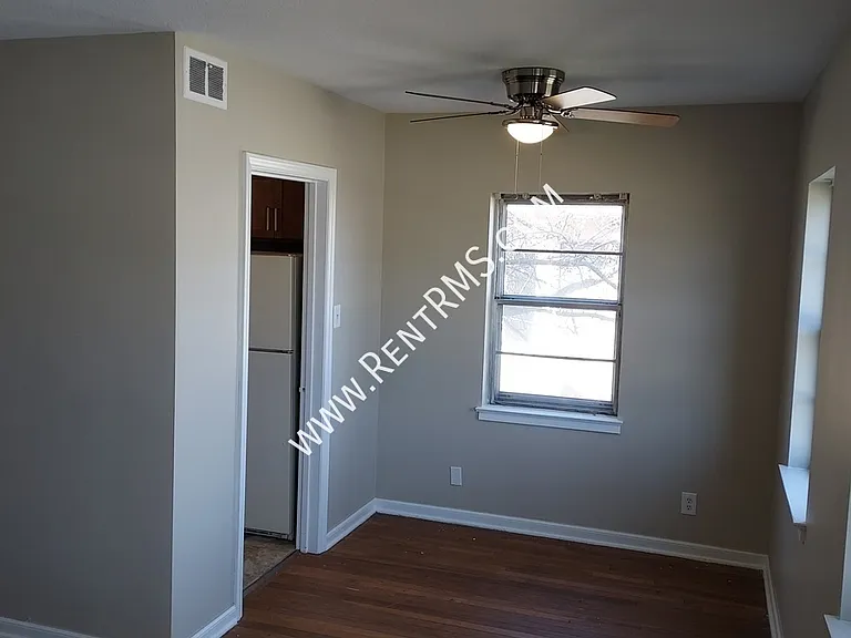 1251 SW Topeka Blvd #15 — Photo 4