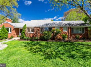 907 Summit Ave, Alexandria, VA 22302