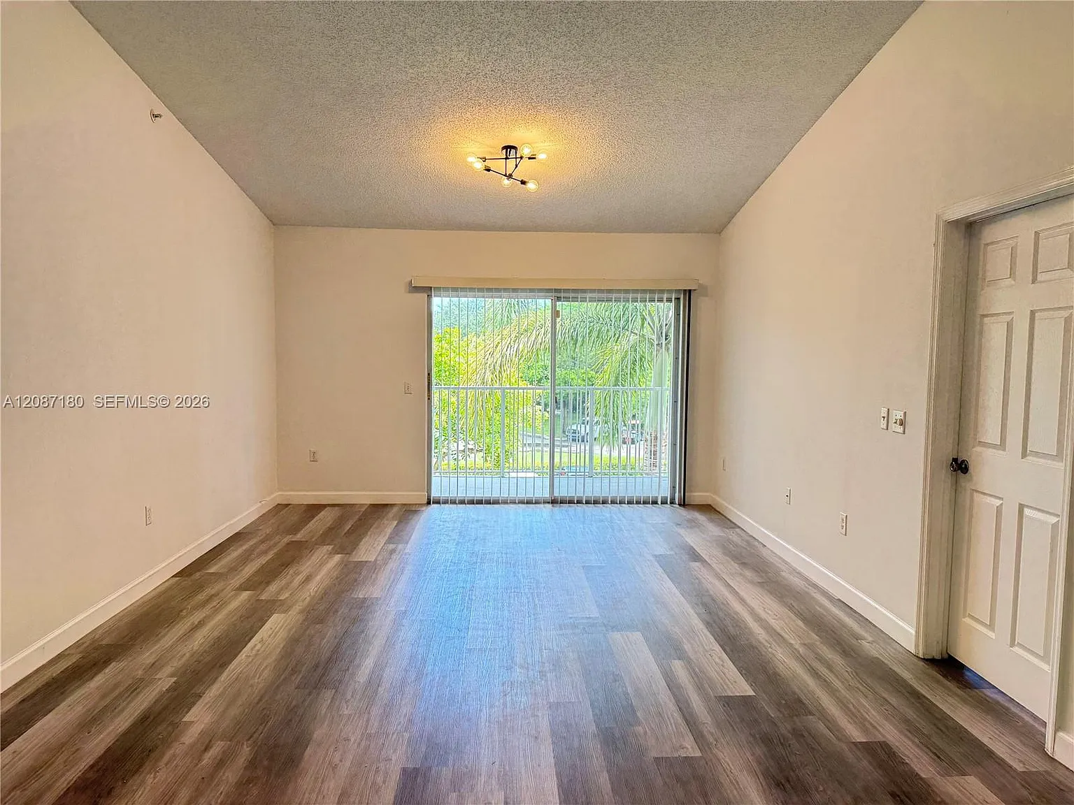Evergreen Lakes Condo — Photo 4