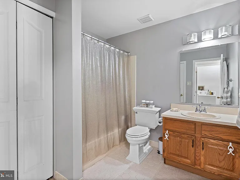 206 Remington Ct — Photo 13