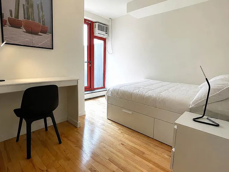 190 E 7th St #518 — Photo 3