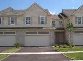 770 Oak Hollow Rd, Crystal Lake, IL 60014