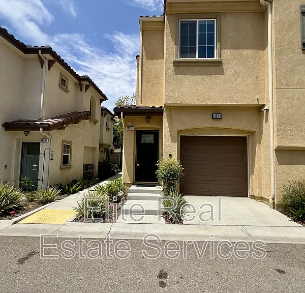 1433 Shearwater St #1 — Photo 1