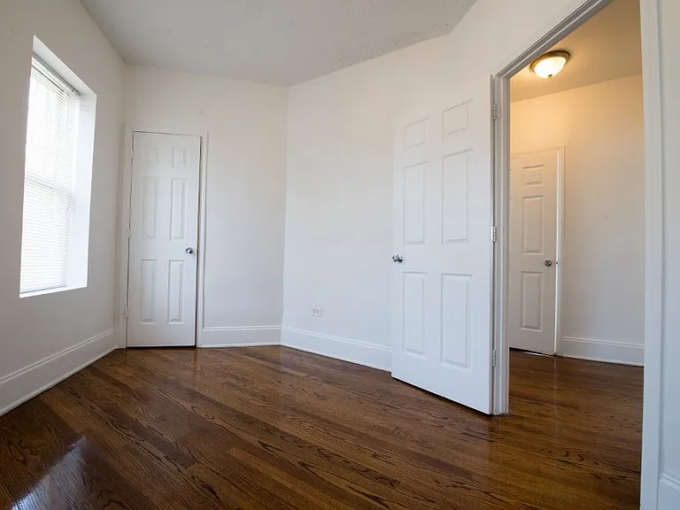 6829 S King Dr — Photo 10