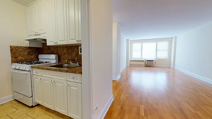 Rented by Revona Properties | media 8