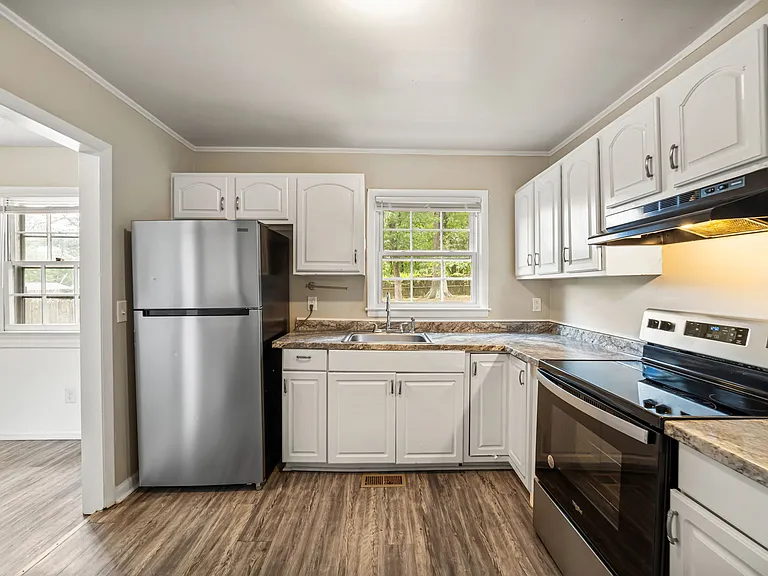 2103 Shane Dr — Photo 2