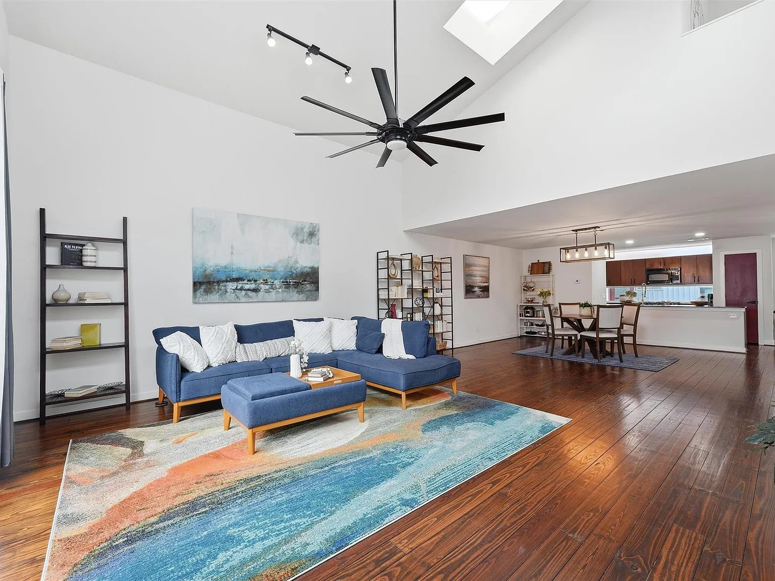 2 bed, 2.0 bath, 1938 sqft, $2,200 — Photo 3