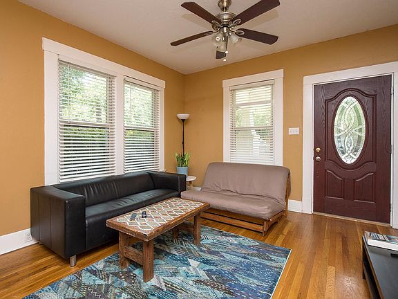 601 Harris-Living Room-B