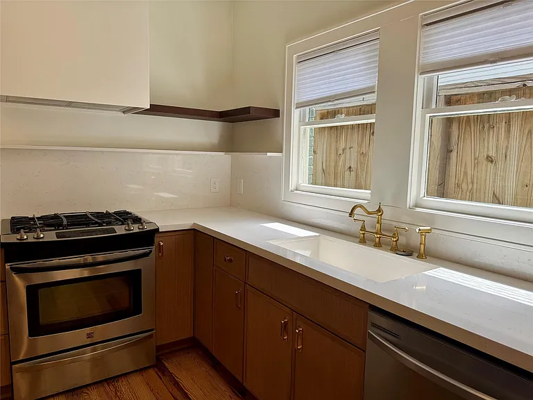 916 W Melwood St — Photo 11
