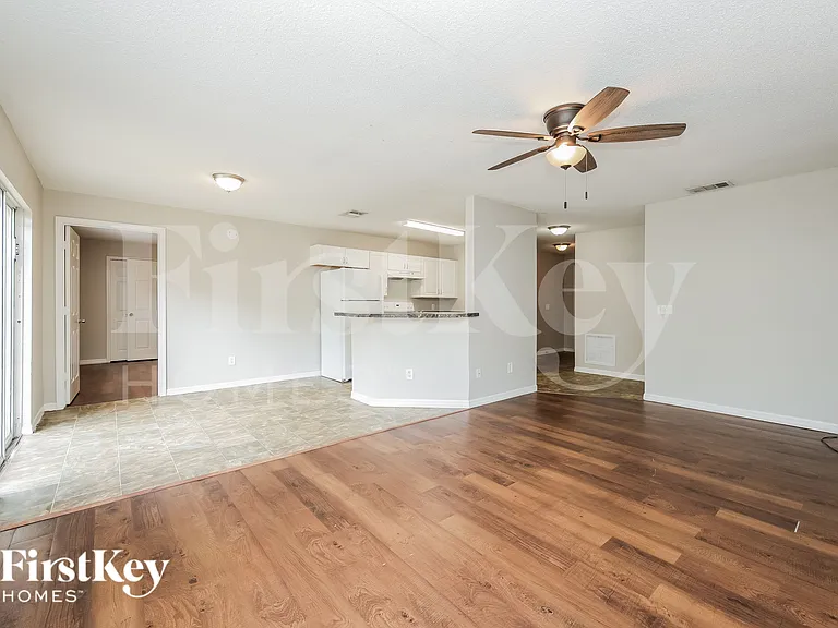 420 Clay St — Photo 4