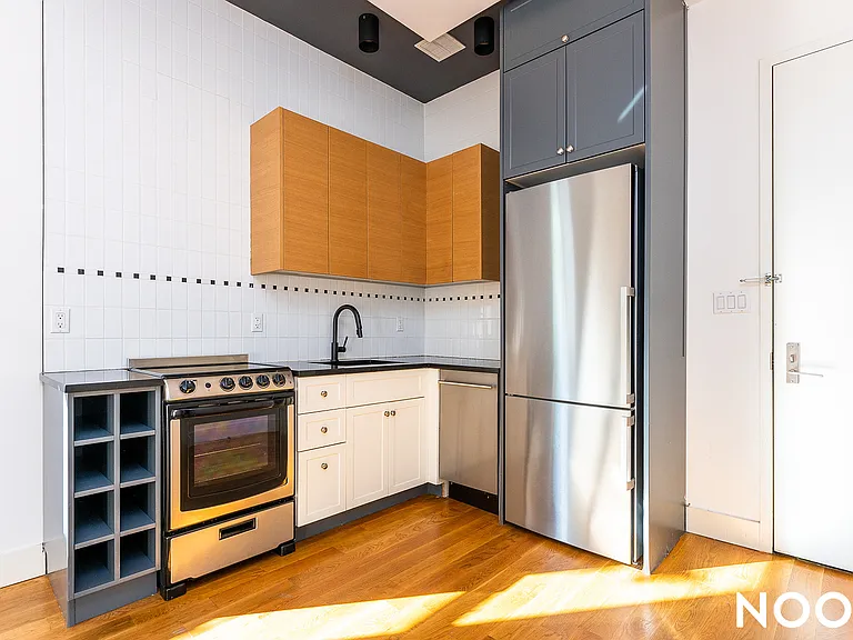 820 Dekalb Ave #2B — Photo 3