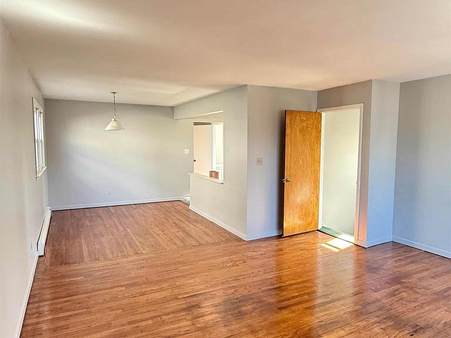 3 bed, 1.0 bath, $2,500 — Photo 3