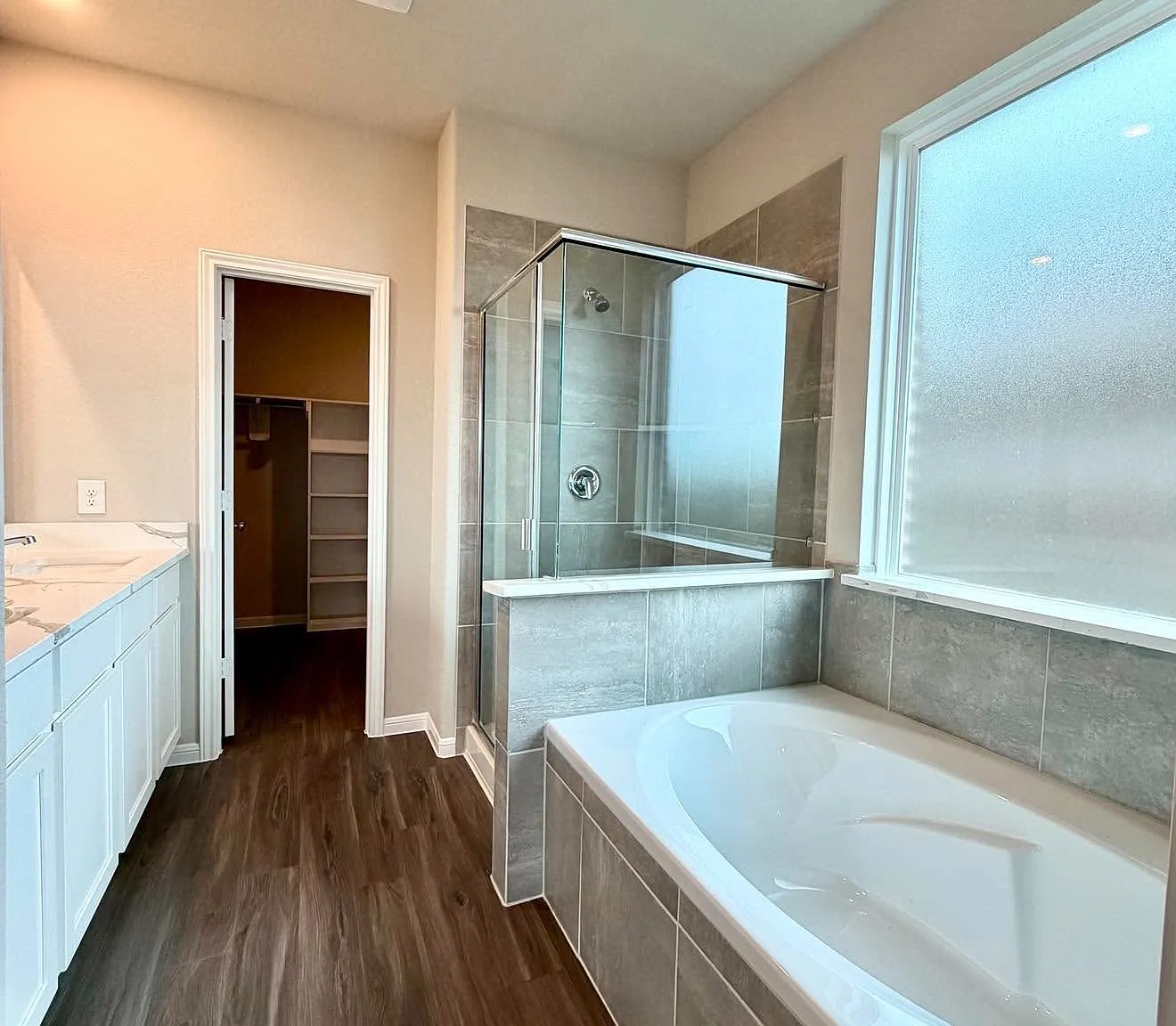 4 bed, 2050 sqft, $2,550 — Photo 4