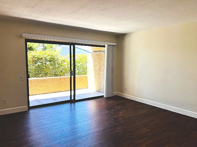 2204 Plaza De Las Flores — Photo 37