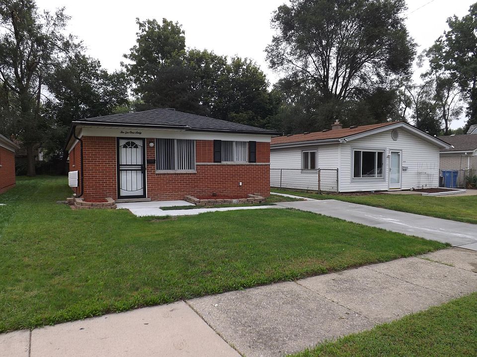 1st image of 26160 Amherst St