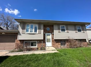 1820 Fort Jesse Rd, Normal, IL 61761