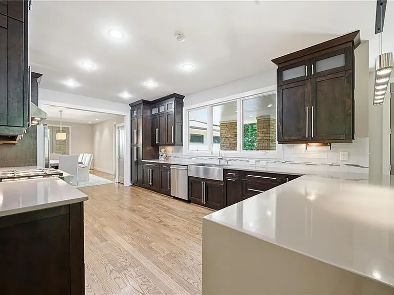 4373 Wieuca Rd NE — Photo 6