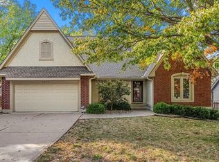 1020 SE Bordner Dr, Lees Summit, MO 64081