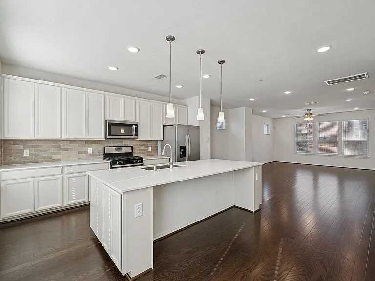 8604 Hollyoaks Creek Ln — Photo 1