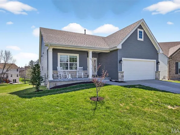 526 Columbia Downs Dr, Lake Saint Louis, MO 63367
