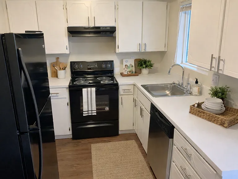 727 SW Drumwood Ave — Photo 5
