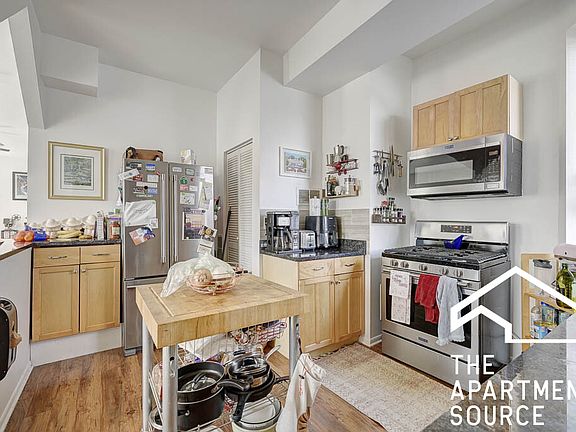 4th image of 2732 W Chicago Ave #2E