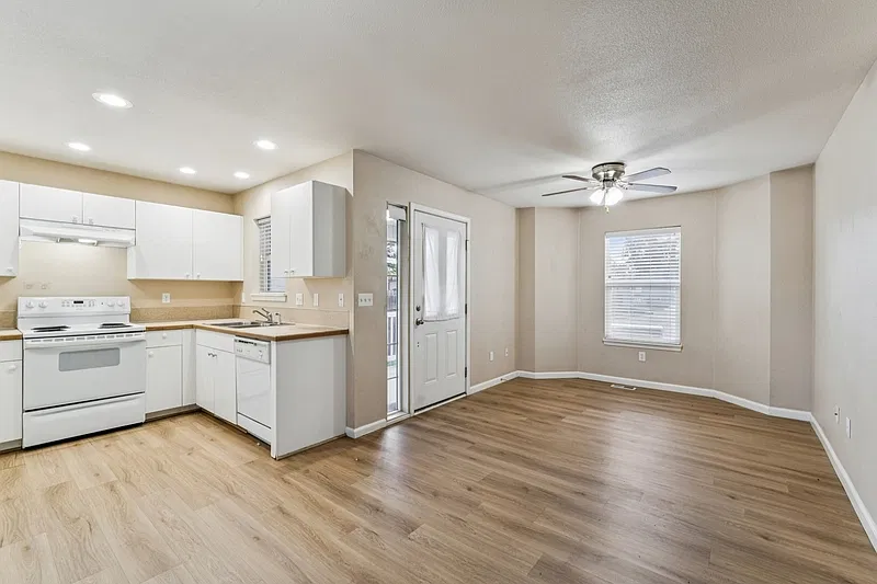 3 bed, 2.0 bath, 1100 sqft, $1,795 — Photo 4