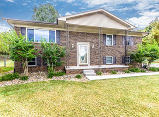 2413 Huckleberry Dr, Louisville, TN 37777