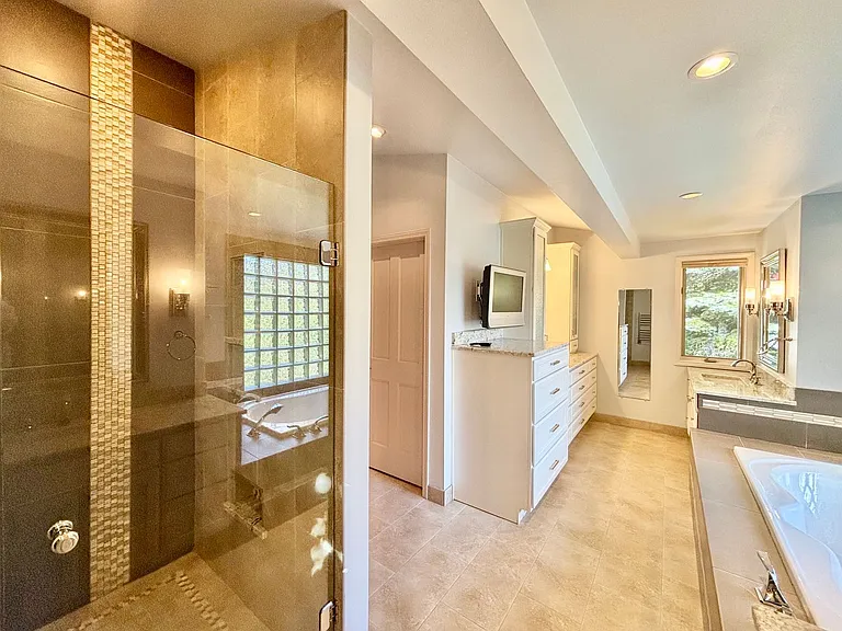16558 SE 58th Pl — Photo 15