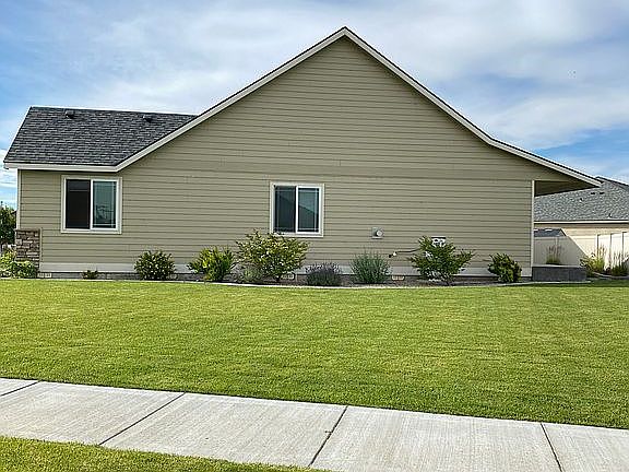 2nd image of 500 S Astor Loop NE
