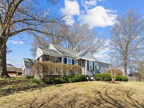 6032 W 50th St, Mission, KS 66202