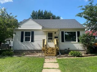 709 W 7th St, Cedar Falls, IA 50613