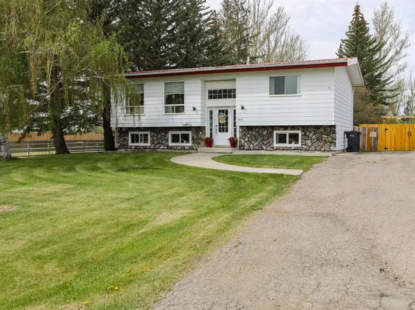 264 S 3rd St W, Magrath, AB T0K 1J0