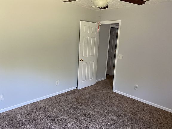 4th image of 704 Blossom Hill Ct
